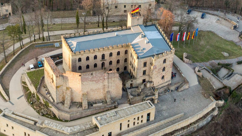 Luftbild des Hambacher Schloss Frühjahr 2018